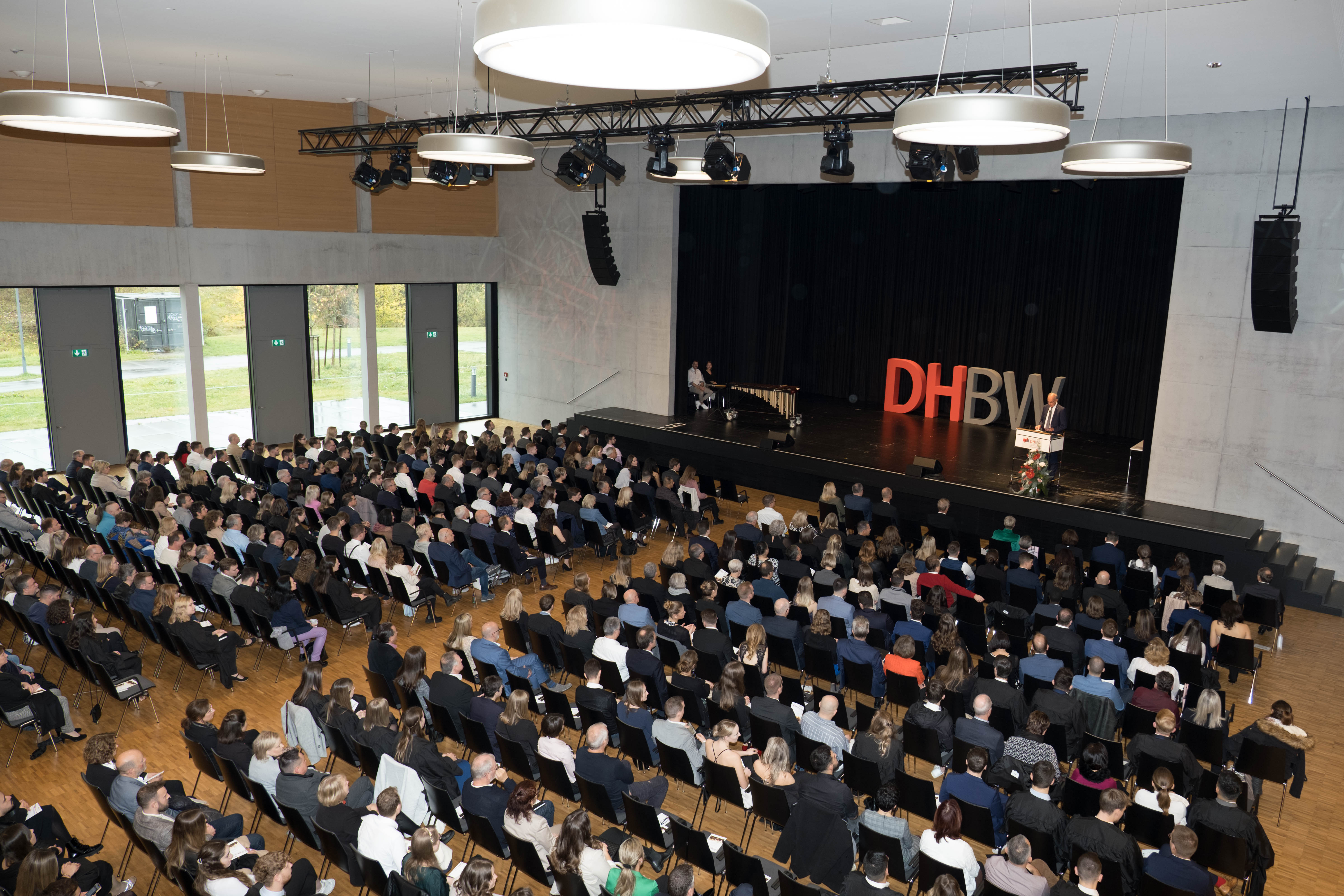 Bachelorabsolvent*innen der DHBW VillingenSchwenningen feierlich